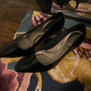 Dexflex Comfort Patent Leather Kitten Heels